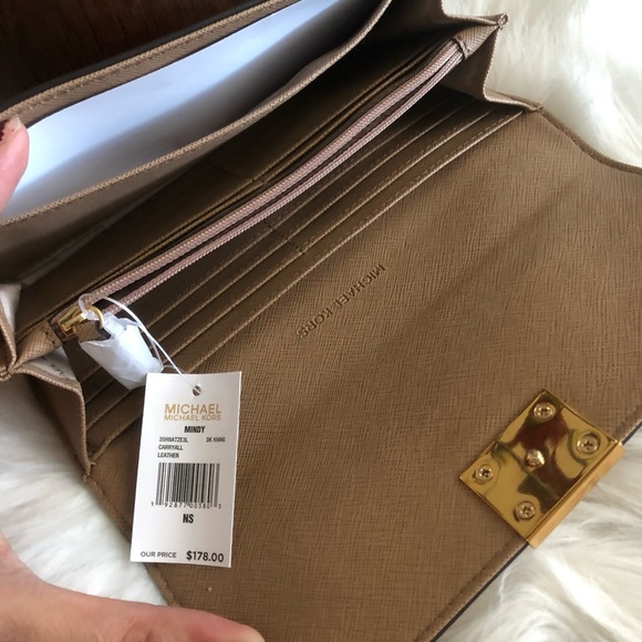 Mk full size wallet 😍 - Picture 2 of 5